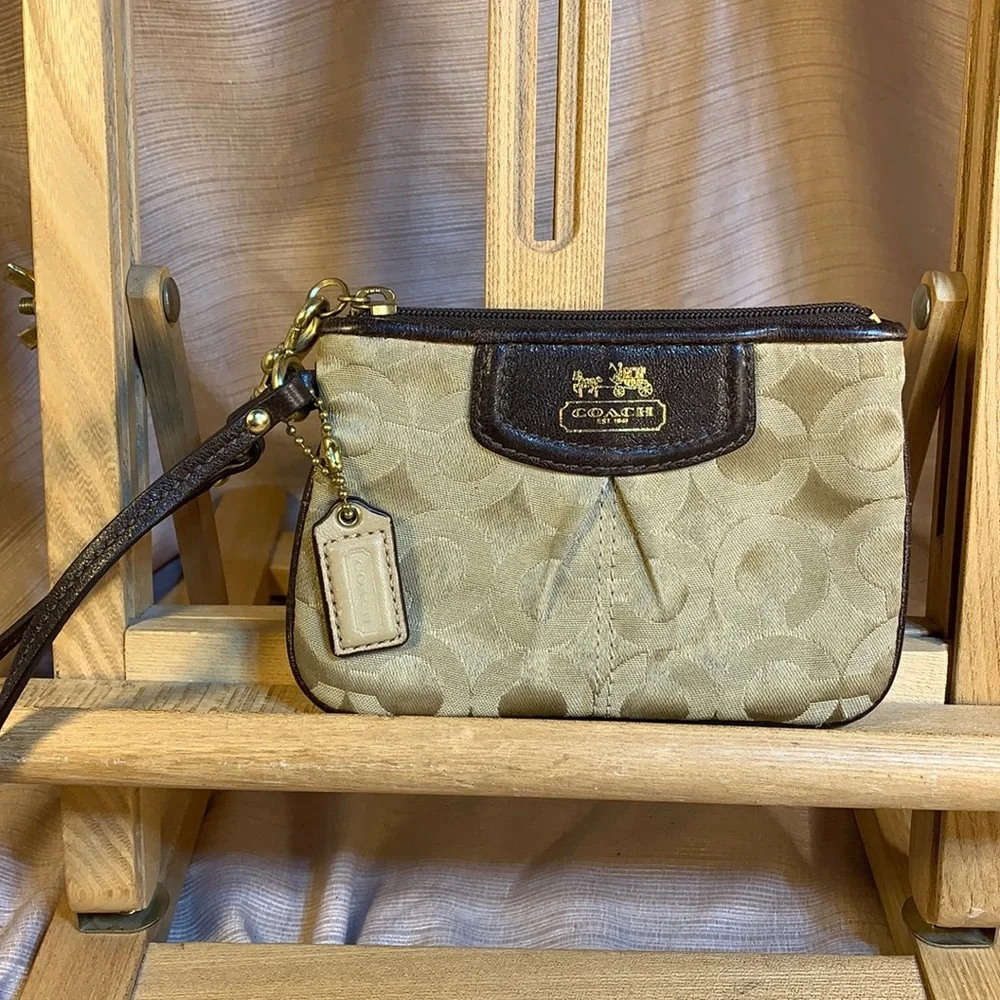 Coach preloved great